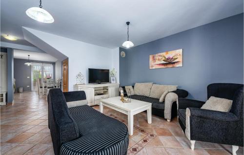 Lovrecica House | Stunning Home In Lovrecica With Wifi