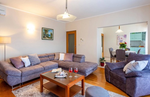 Nedescina House | Stunning home in Nedescina