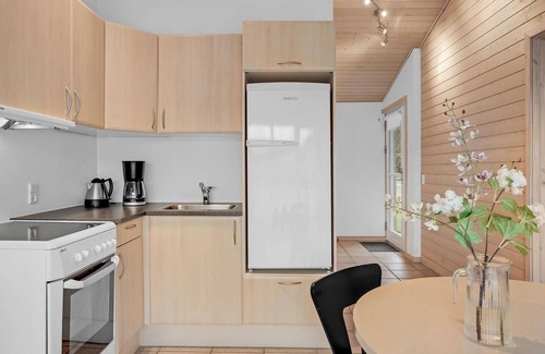 Pandrup House | Stunning home in Pandrup with kitchen