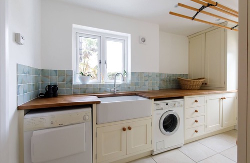 Itchenor House | Stunning Home in Pretty Seaside Village with Seasonal Pool and Large Garden
