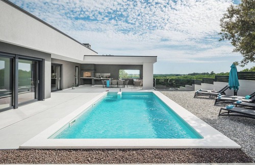 Rebici House | Stunning home in Rebici with sauna