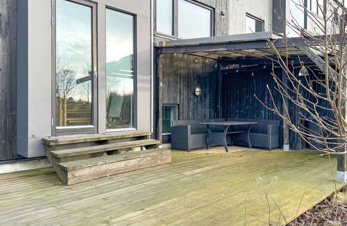 Osthusvik House | Stunning home in Rennesøy with WiFi