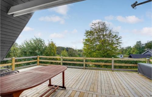 Floutrup House | Stunning Home In Roslev With Wifi
