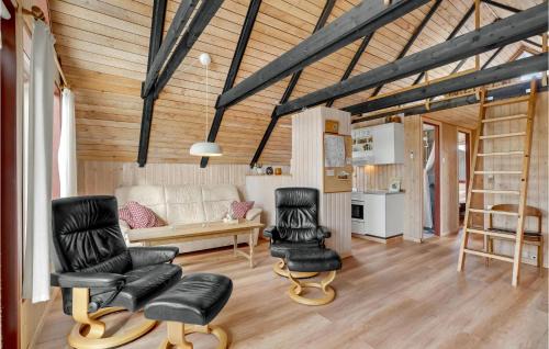 Floutrup House | Stunning Home In Roslev With Wifi
