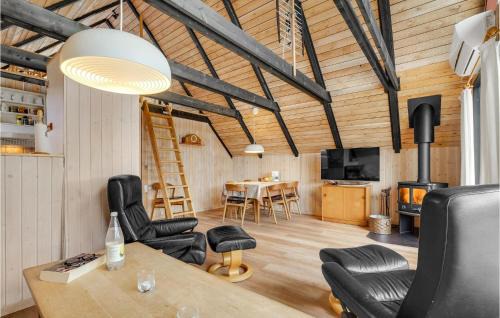 Floutrup House | Stunning Home In Roslev With Wifi