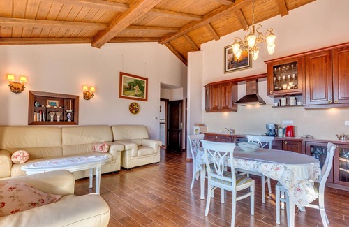 Rukavac House | Stunning home in Rukavac with sauna