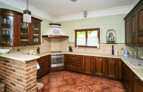 Rukavac House | Stunning home in Rukavac with sauna