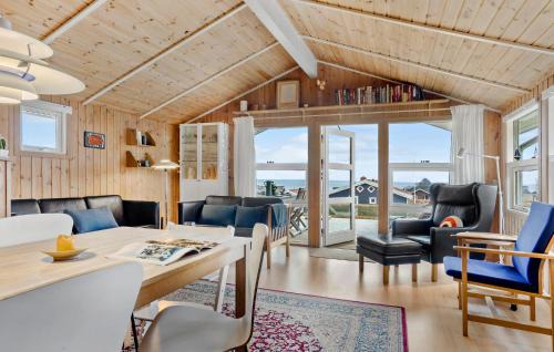 Grønninghoved Strand House | Stunning Home In Sjølund With Kitchen