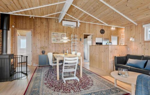 Grønninghoved Strand House | Stunning Home In Sjølund With Kitchen