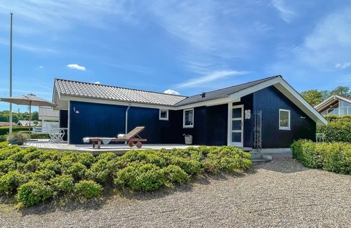 Grønninghoved Strand House | Stunning home in Sjølund with kitchen