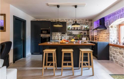 Solin House | Stunning Home In Solin With Wifi