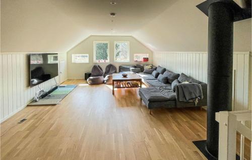 Songe House | Stunning Home In Songe With Wifi