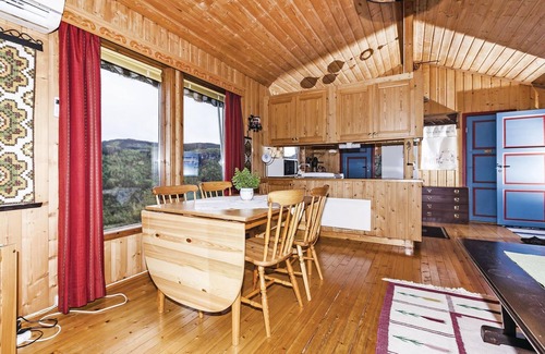 Steinstø House | Stunning home in Steinstø with WiFi