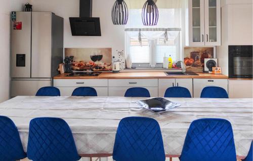 Przywidz House | Stunning Home In Sucha Huta With Wifi