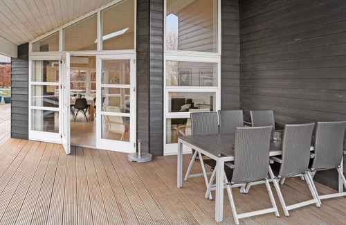 Mommark Strand House | Stunning home in Sydals with WiFi