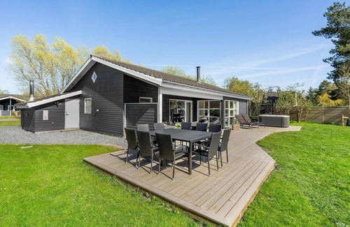 Marielyst House | Stunning home in Væggerløse with sauna