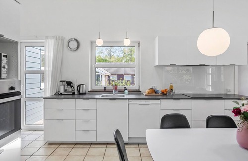 Marielyst House | Stunning home in Væggerløse with WiFi