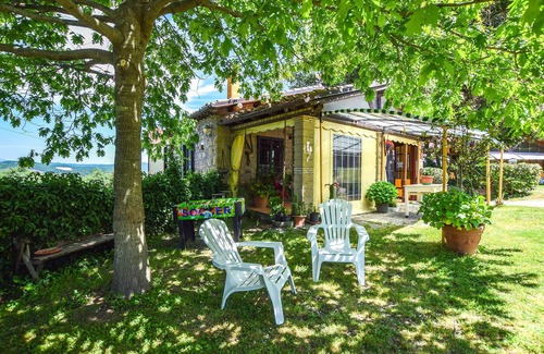 Valentano House | Stunning home in Valentano with kitchen