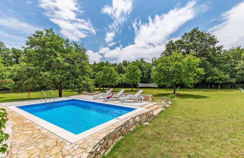 Valtura House | Stunning home in Valtura with WiFi