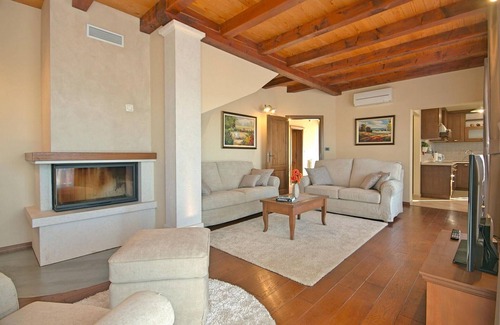 Visnjan House | Stunning home in Visnjan with WiFi