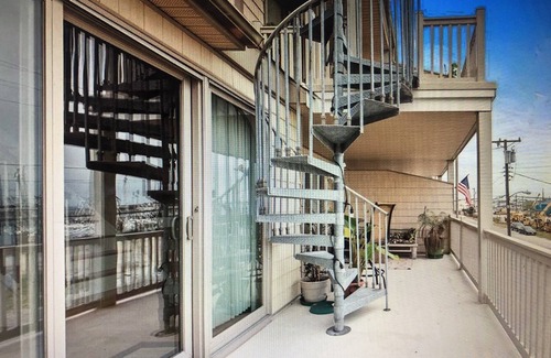 Wildwood House | Stunning home in Wildwood, central to everything w/bay views and roof top deck