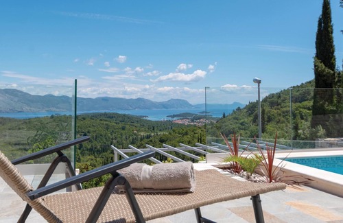 Zrnovo House | Stunning home in Zrnovo with WiFi