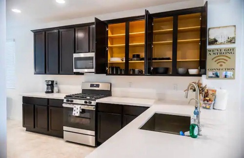Glendale House | Stunning home less than 3 miles to State Farm stadium great for long term stays!