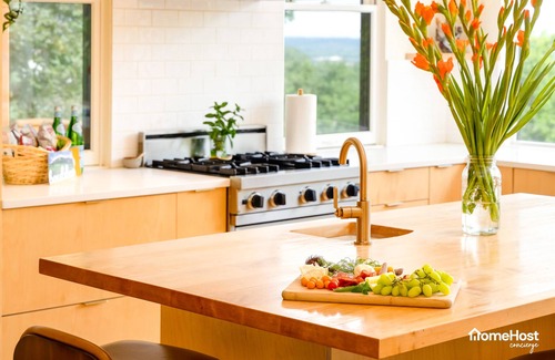 Newlands House | Stunning Home w/Hot Tub, Sauna & Mountain Views! 10-Min to Downtown & CU