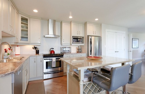Regional District of Nanaimo House | Stunning Home with a View! Walk to Village, Beach, Golf and Trails