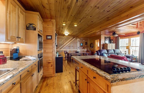 Ranger House | Stunning home with seasonal mtn views, large wrap-around decks, private hot tub