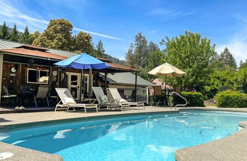 Salyer Cabin | Stunning home with private pool, hot tub, mountain views, grill & enclosed yard