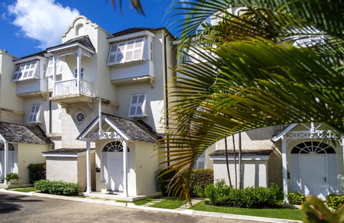 Old Trees Bay Villa | Stunning House with direct beach access