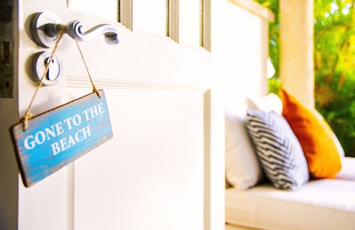 Old Trees Bay Villa | Stunning House with direct beach access