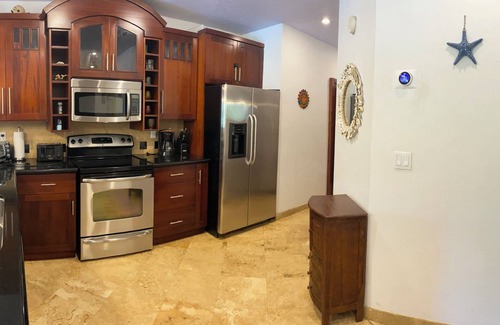 Antoneys Cay Condo | Stunning Infinity Bay. Pool and Ocean View. Mere steps to the beach.