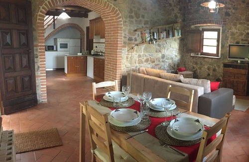 Pomarance Villa | Stunning private villa with WIFI, A/C, private pool, TV, patio, pets allowed and panoramic view