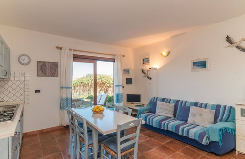 Capo Testa House | Stunning villa for 4 guests with TV, terrace and parking