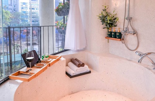 Dich Vong Apartment | Stunning Junior Suite in 22Land Residence