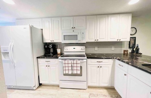White Marsh Apartment | Stunning King APT/Pool/Tennis/Golf/Beach/Trails
