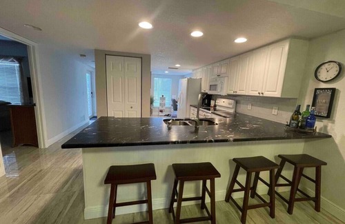 White Marsh Apartment | Stunning King APT/Pool/Tennis/Golf/Beach/Trails