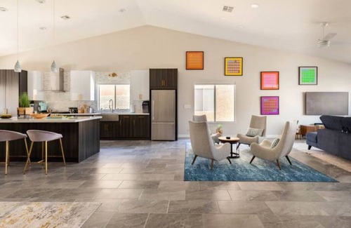 Spring Valley House | Stunning King bed home w/pool 10 min to Red Rock
