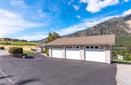 Manson House | Stunning lake and mountain view home