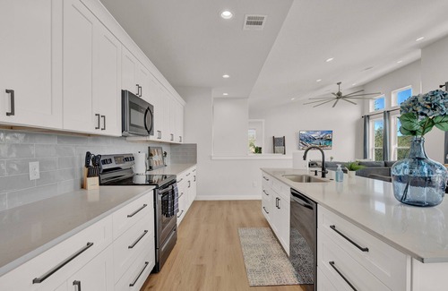 Point Venture House | Stunning Lake Home With Pool-beach-gym-boat Access