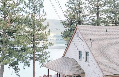 Joseph House | Stunning lake house with private dock