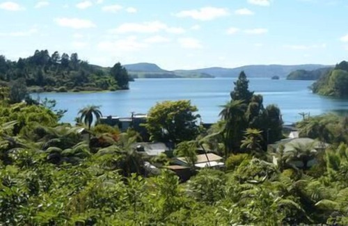 Okere Falls House | Stunning lake view plus either jetty space or on the water boatshed