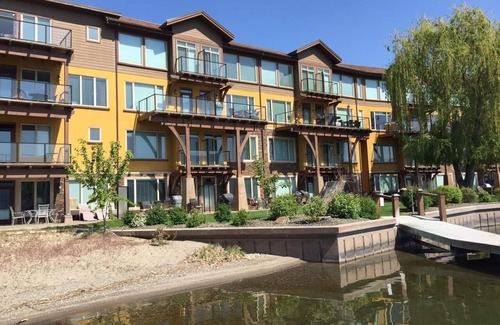 Westbank Condo | Stunning Lakefront Condo on the Beach - View, Pool, Hot Tub, Beach