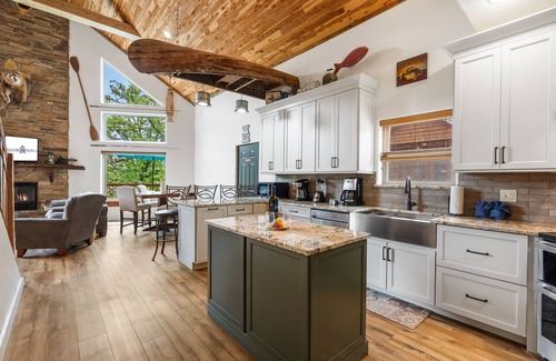 Branson House | Stunning Lakefront Home with Sloping Shoreline-Community Amenities-Free Attraction Tickets
