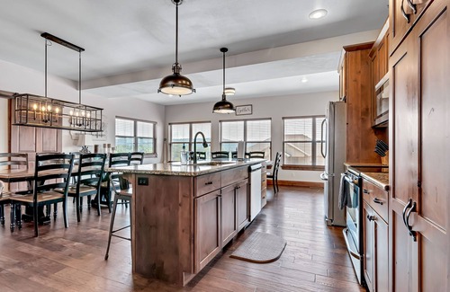 Indian Point Cottage | Stunning Lakefront Lodge on Indian Point! 7 BR, 6BA! Boat Silp Included