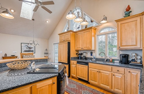 Panamint Shores House | Stunning lakeside home with dock, large deck, kayaks, firepit, & pool table