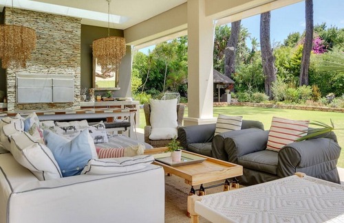 Constantia House | Stunning large home in Upper Constantia