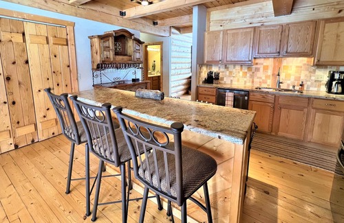 Purgatory House | Stunning Lodge with Mountain Views, Hot Tub, Pool Table, Ping Pong, Pet Friendly